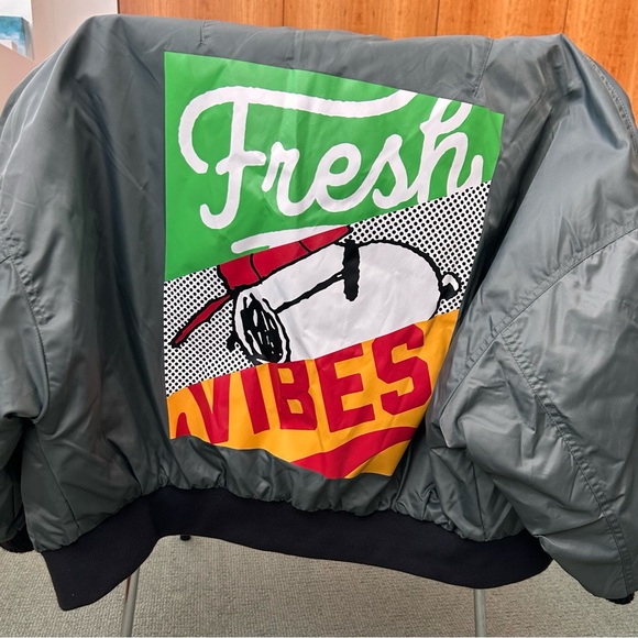 Snoopy Jackets & Blazers - Women's Stylish Gray Bomber Jacket Snoopy Fresh Vibes reversible L